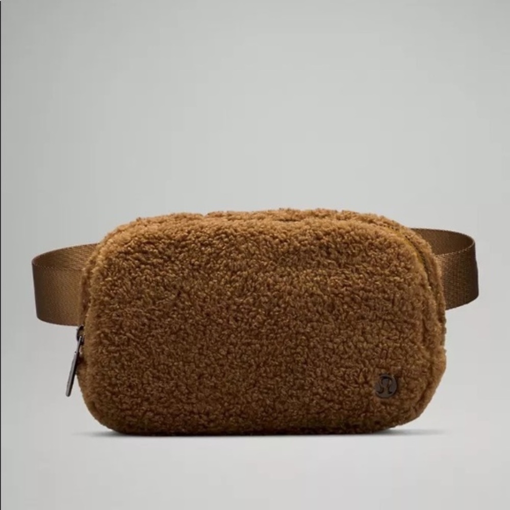 EVERYWHERE FLEECE BELT BAG